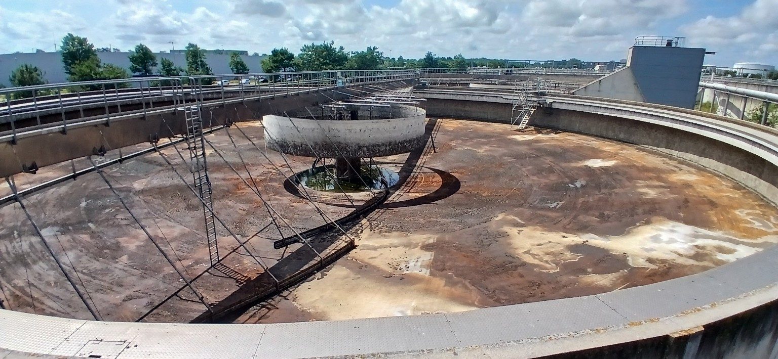 Tank cleaning environment